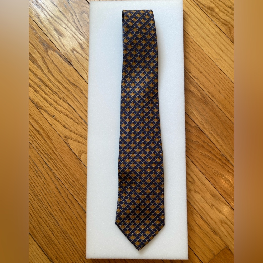 Salvatore Ferragamo silk tie navy blue golf club design